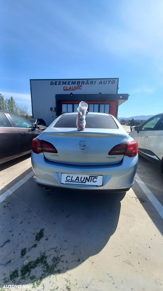 Dezmembram Opel Astra J limuzina 1.4 Turbo B14NET - 1