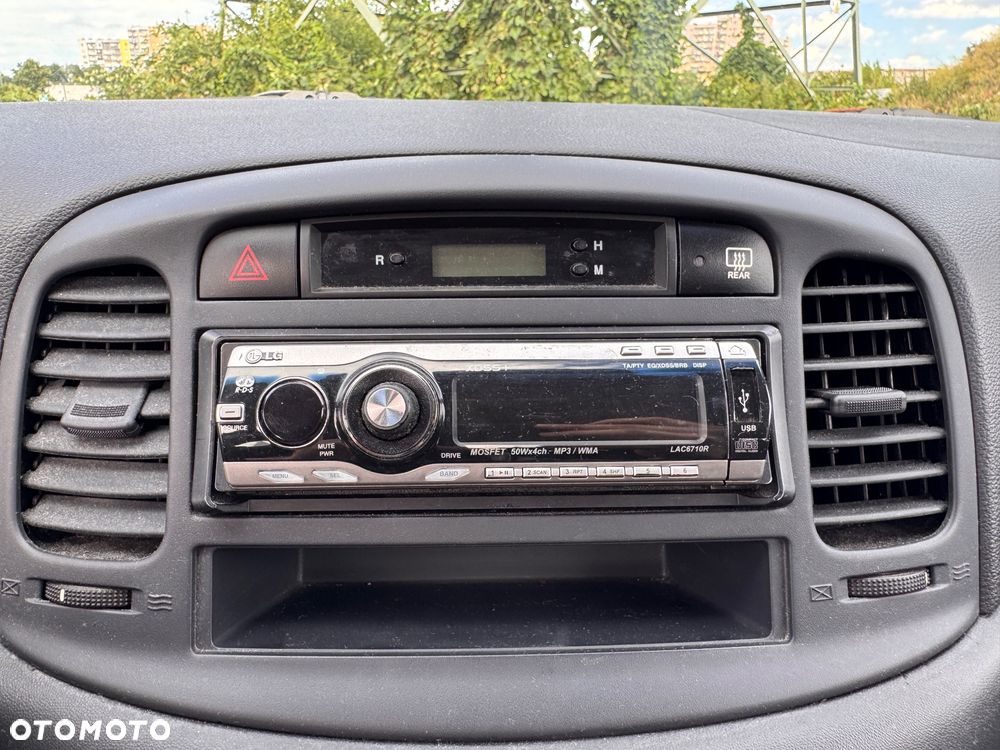Hyundai Accent - 15