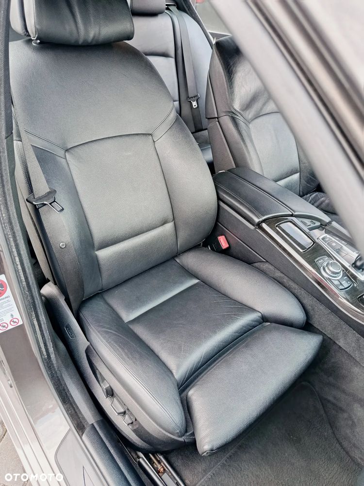BMW Seria 5 530d xDrive - 22