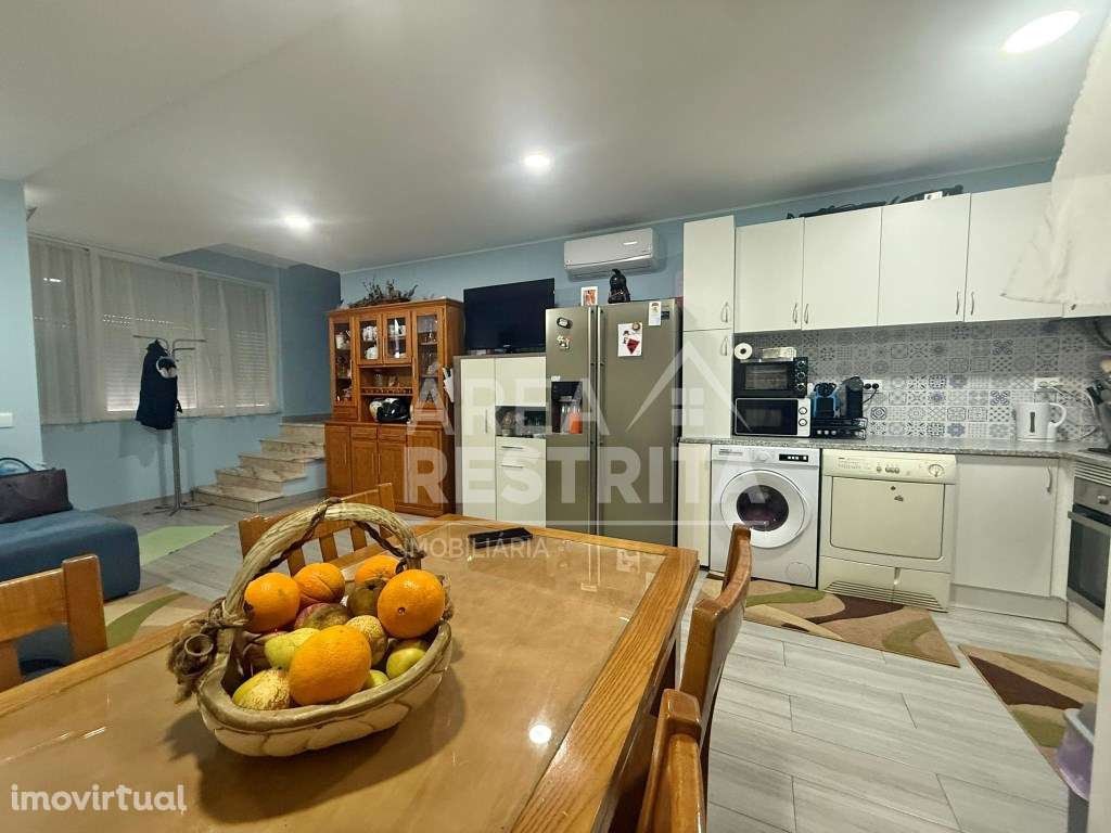 Moradia T3 em zona de acionistas Parque Verde, Fernão Ferro - Grande imagem: 3/35