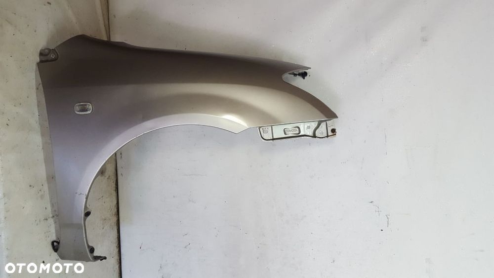 * BŁOTNIK PRZÓD PRZEDNI PRAWY TOYOTA COROLLA E12 - 1