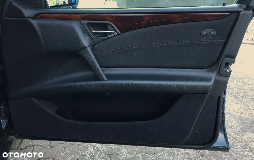 Mercedes-Benz Klasa E - 21