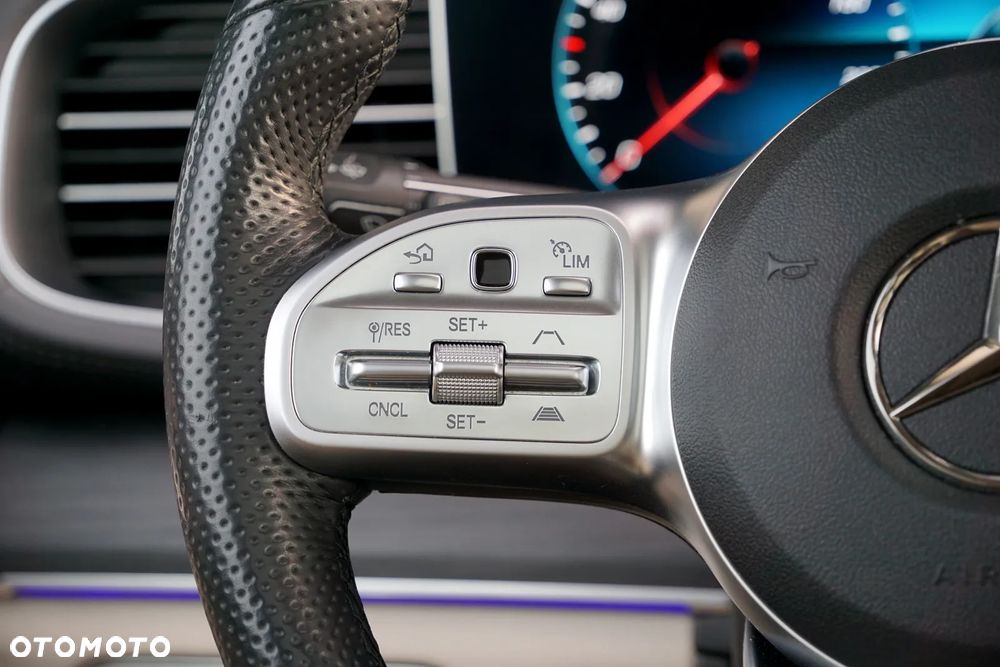 Mercedes-Benz GLS - 34