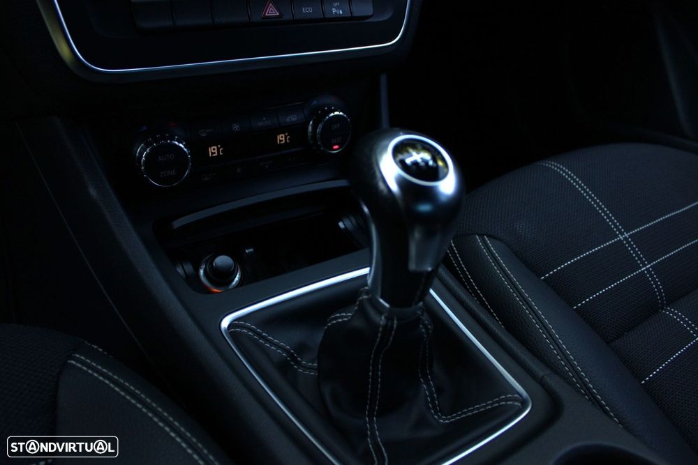 Mercedes-Benz CLA 200 CDI Urban - 32