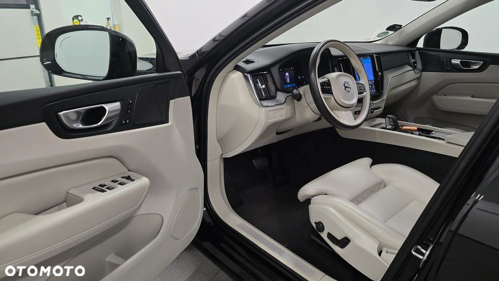 Volvo XC 60 B4 D Plus Dark - 6