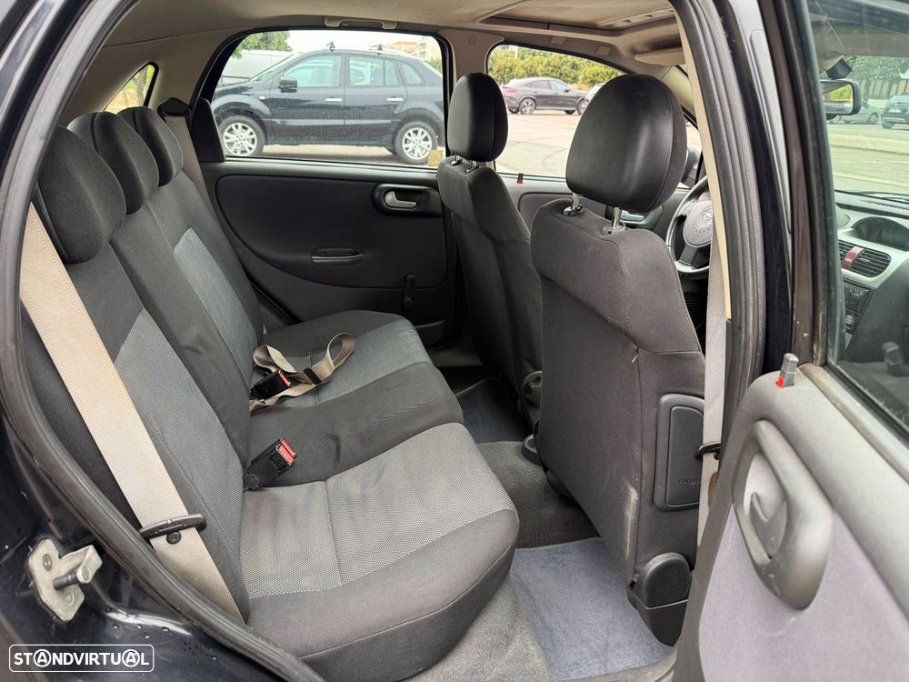 Opel Corsa 1.2 16V Enjoy R - 9