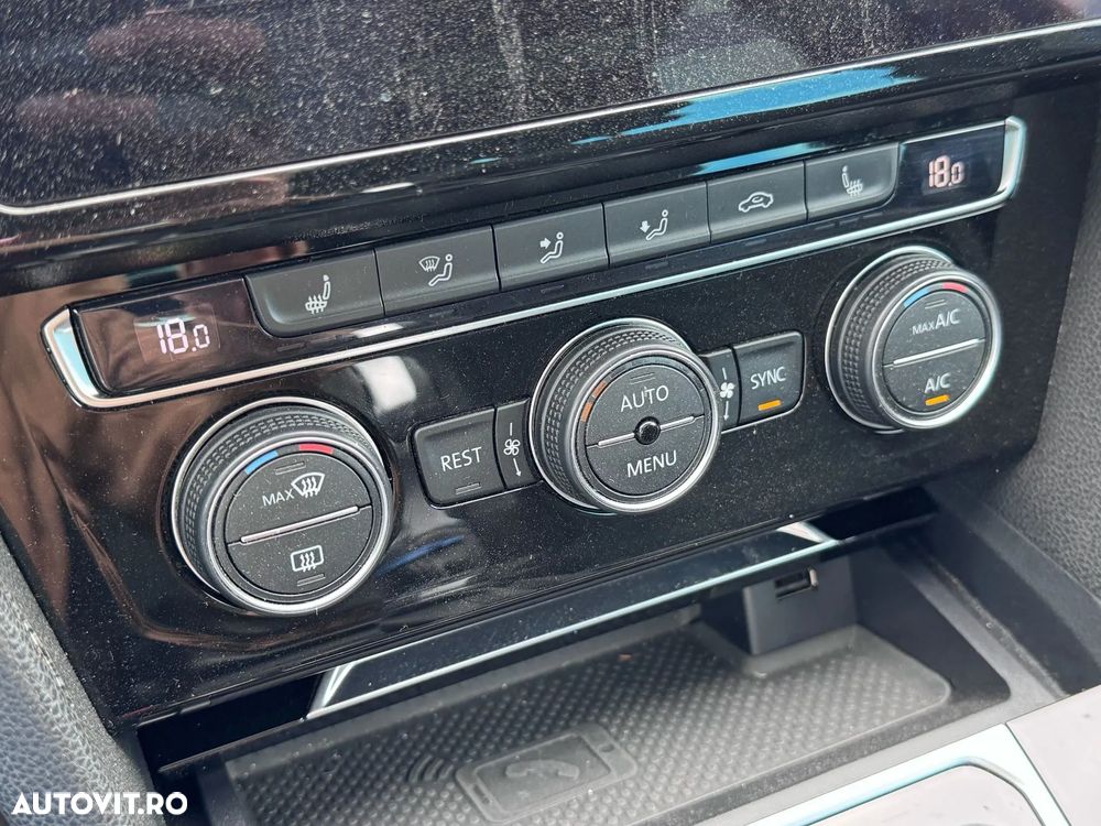 Volkswagen Passat 1.6 TDI SCR DSG Conceptline - 24