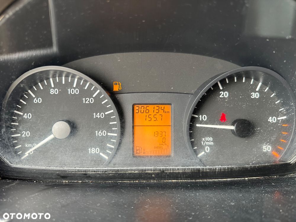 Mercedes-Benz Sprinter - 14