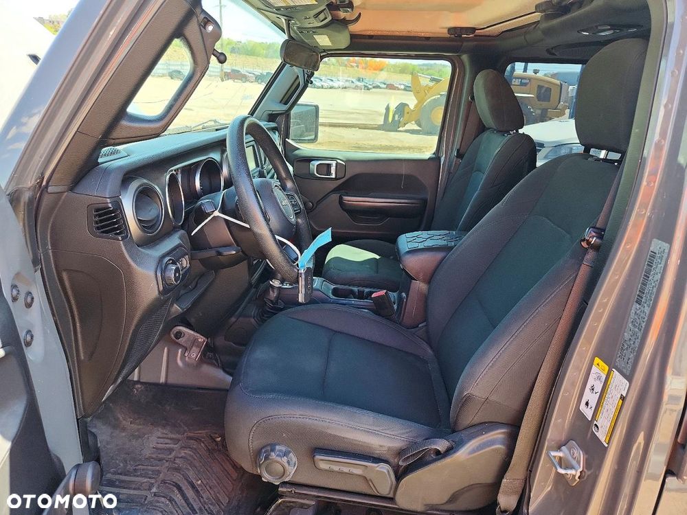 Jeep Wrangler - 8
