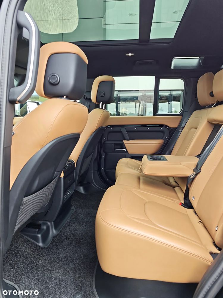 Land Rover Defender - 24