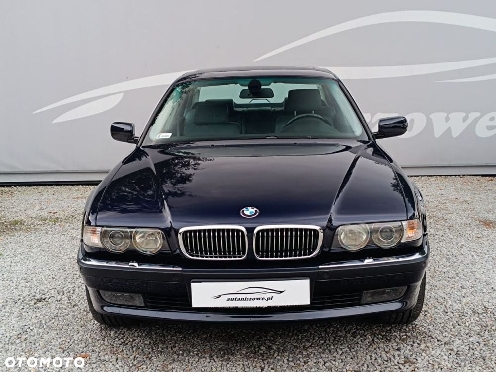 BMW Seria 7 750i - 11
