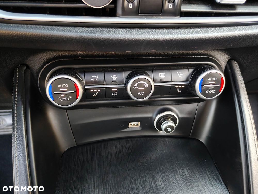 Alfa Romeo Stelvio 2.2 16V AT8 Super - 33