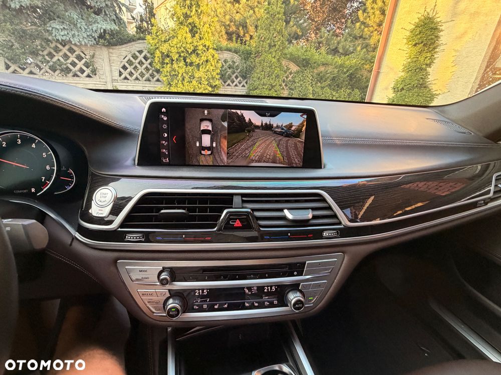 BMW Seria 7 740Li - 33