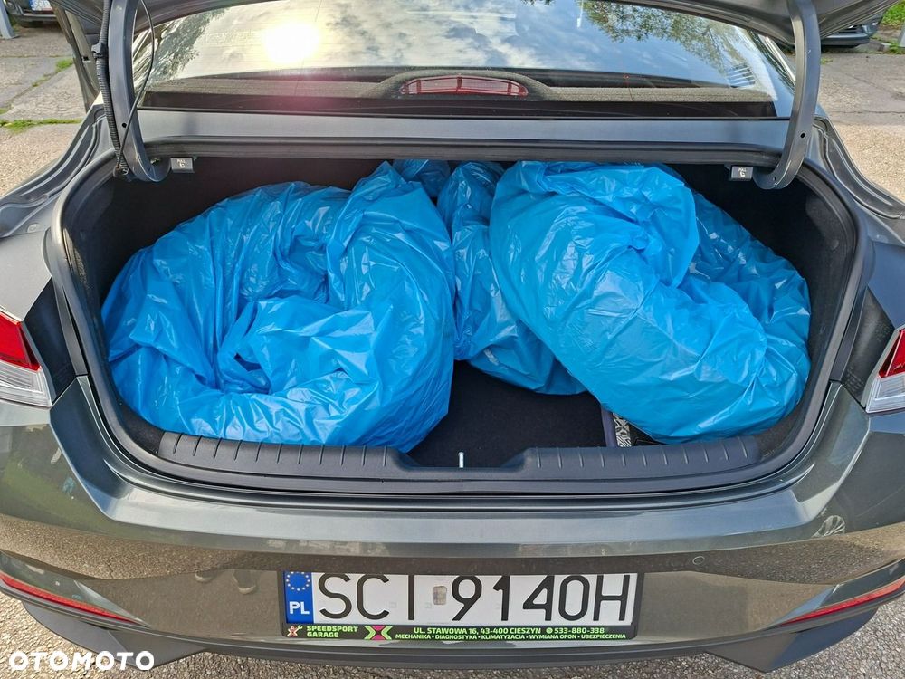 Hyundai Elantra - 25