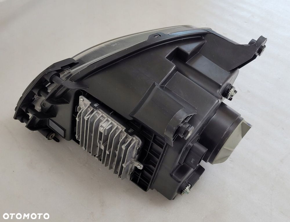 LAMPA PRAWA PRZÓD PRZEDNIA LEVC TX VN5 - 5