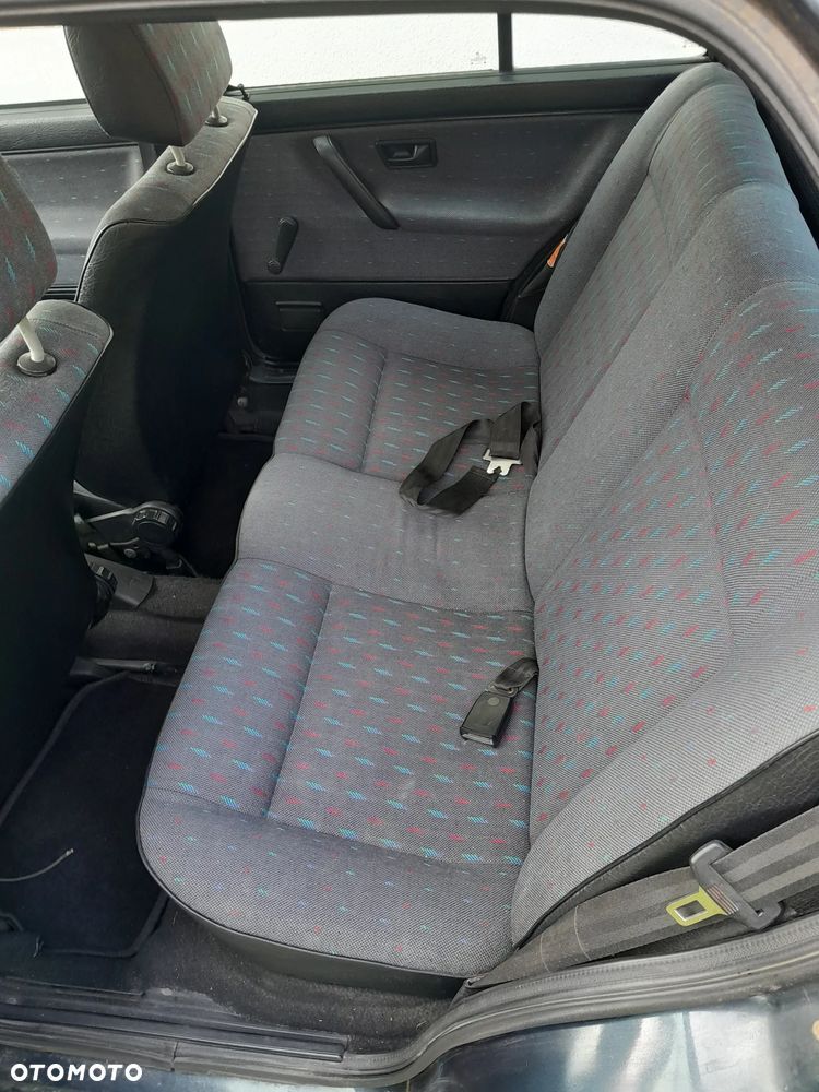 Volkswagen Golf 1.6 - 11