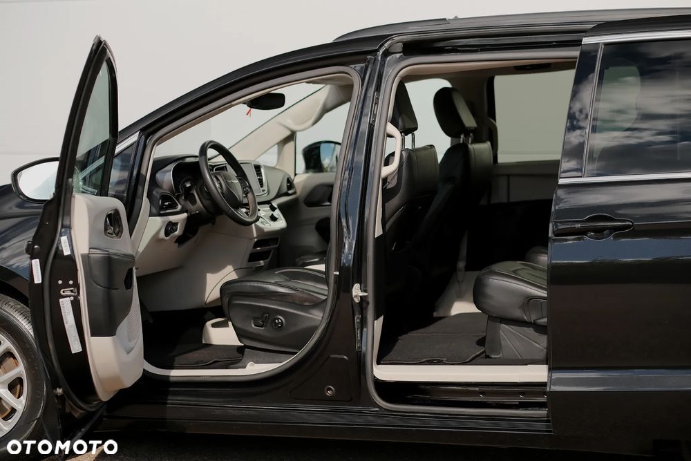Chrysler Pacifica - 24