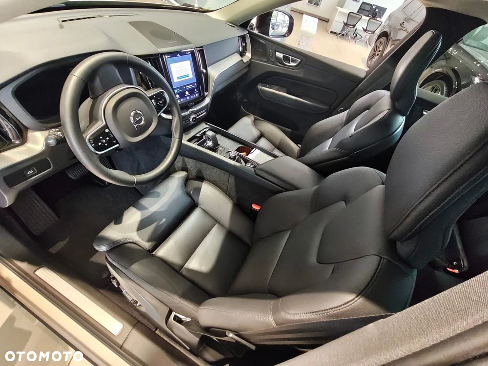 Volvo XC 60 B4 B Plus Dark - 20
