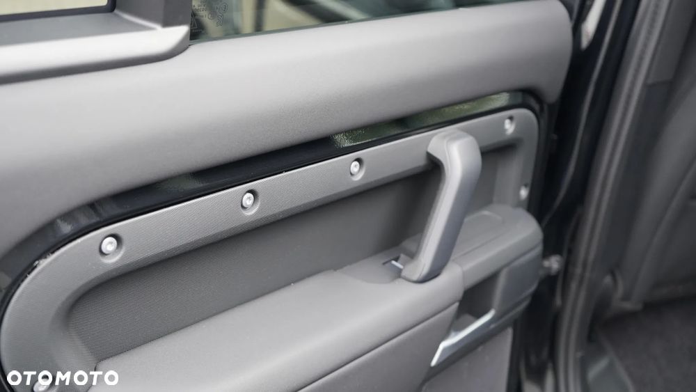 Land Rover Defender 3.0 D250 mHEV S - 28