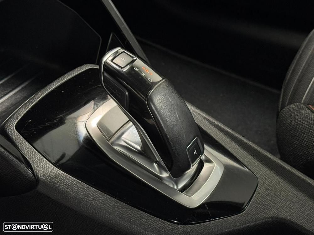 Peugeot 208 - 33