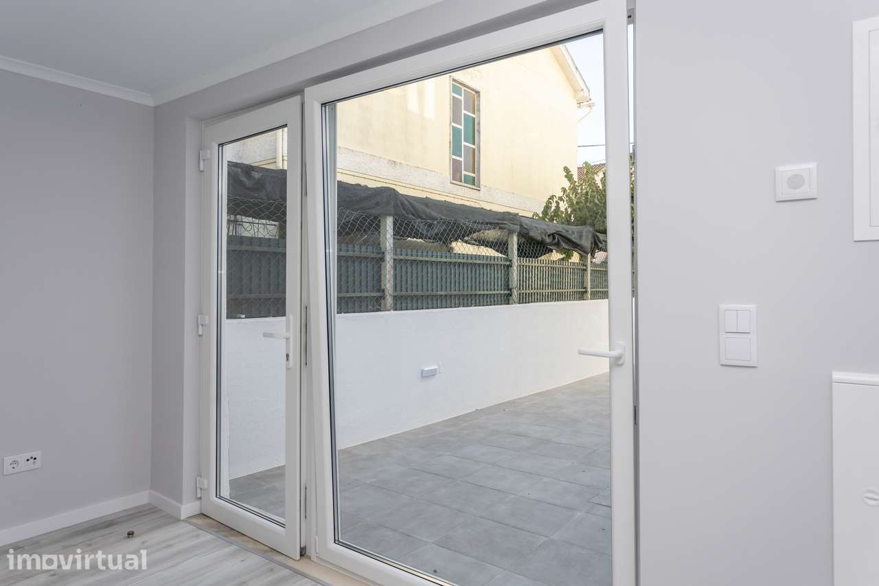 Arrendo Apartamento T0 remodelado- Foros de Amora, Seixal – 550 Eur - Grande imagem: 5/11