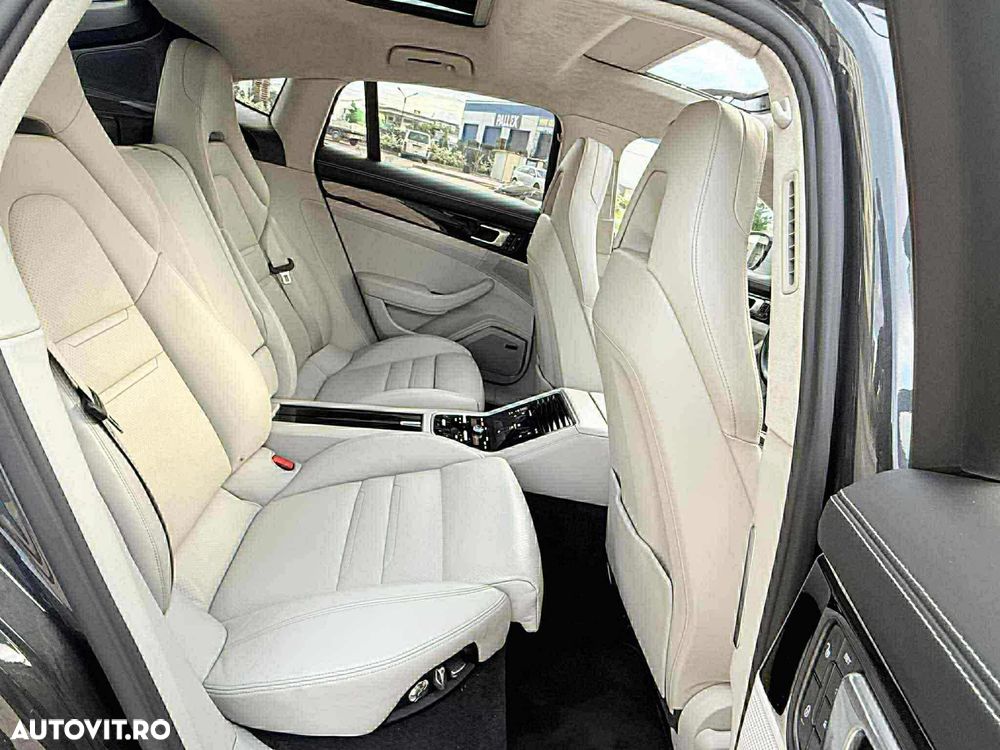 Porsche Panamera Turbo - 12