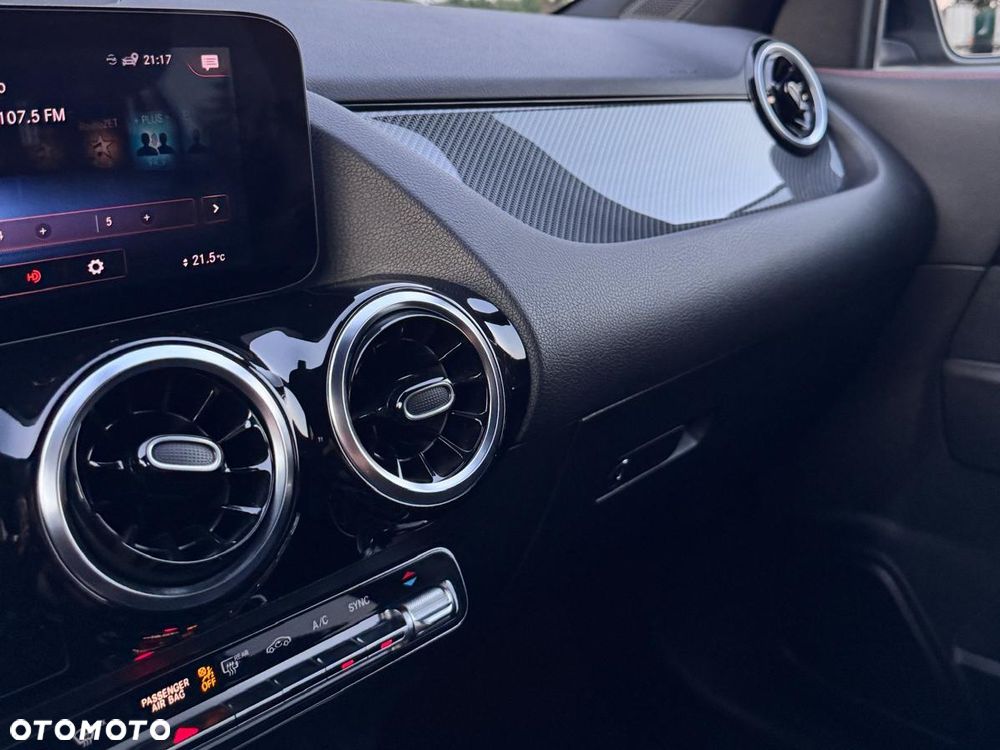 Mercedes-Benz GLA 250 8G-DCT AMG Line - 17