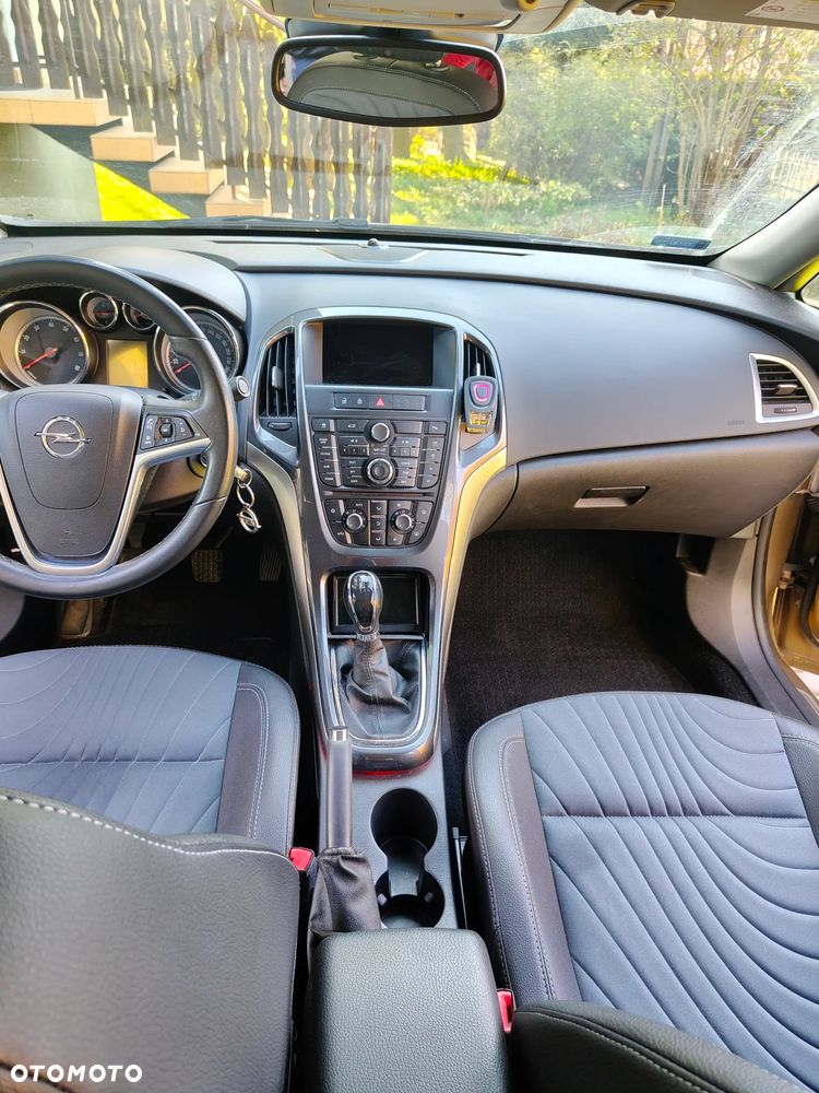 Opel Astra 1.4 T Executive - 7