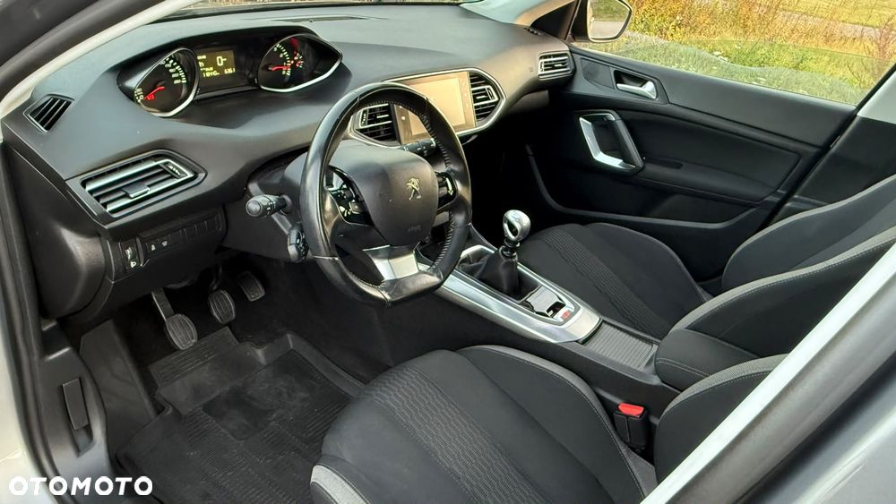 Peugeot 308 - 8