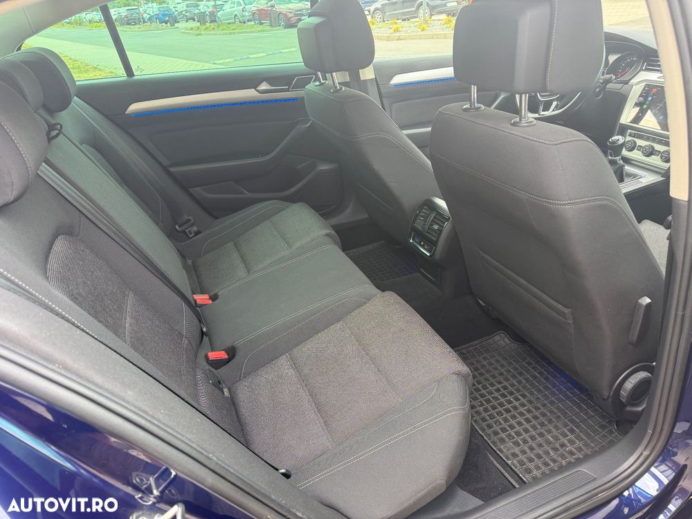 Volkswagen Passat 2.0 TDI Comfortline - 6