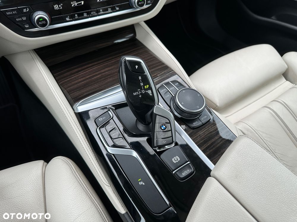 BMW Seria 5 520d Luxury Line - 15