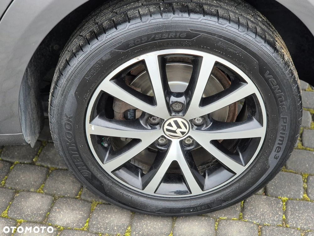 Volkswagen Touran 1.6 TDI DPF BlueMotion Technology DSG Comfortline - 20
