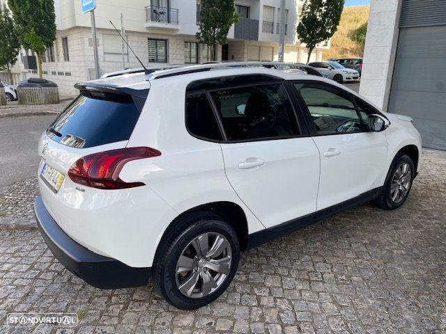 Peugeot 2008 1.2 PureTech Style - 12