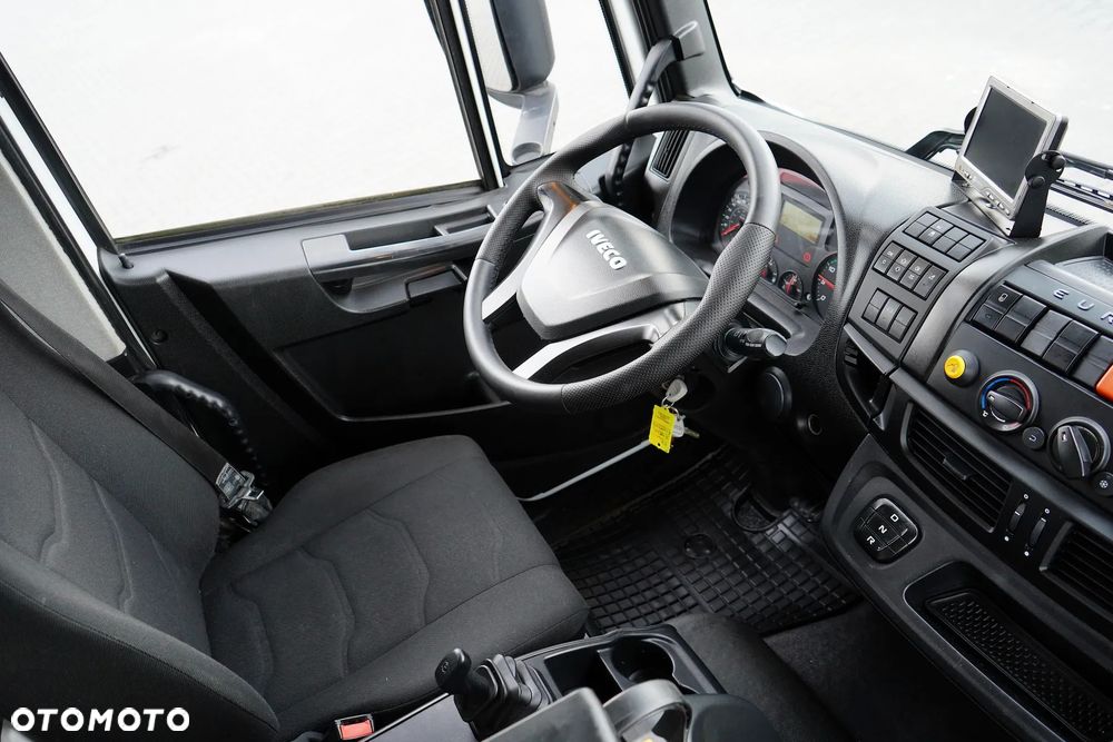 Iveco EUROCARGO / 180-250 / SKRZYNIOWY + HDS / HYVA HC - 153 / ROTATOR / PILOT - 14