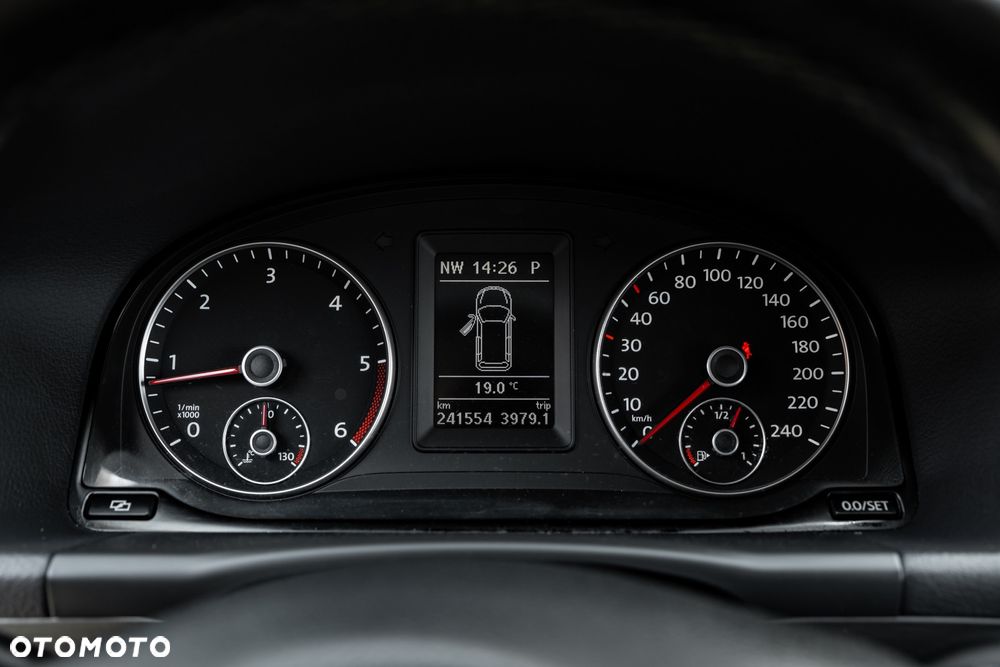 Volkswagen Touran 2.0 TDI DPF BlueMotion Technology DSG STYLE - 30