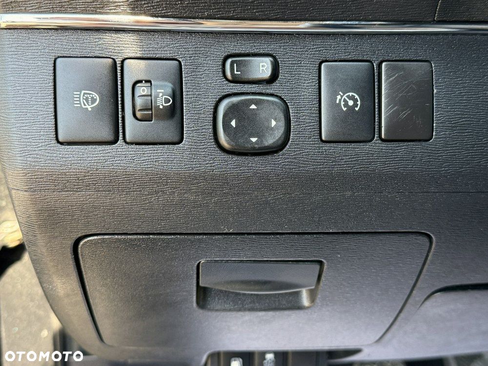 Toyota Avensis 1.8 Sol - 12