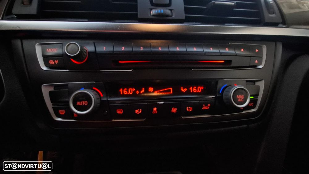 BMW 318 d Line Sport - 36