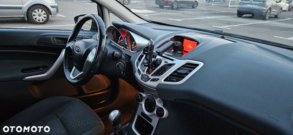 Ford Fiesta 1.6 TDCi DPF Trend - 17