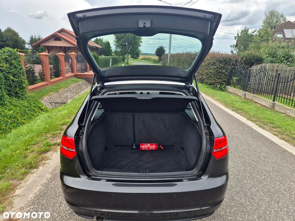Audi A3 Sportback 1.6 TDI DPF Ambiente - 25