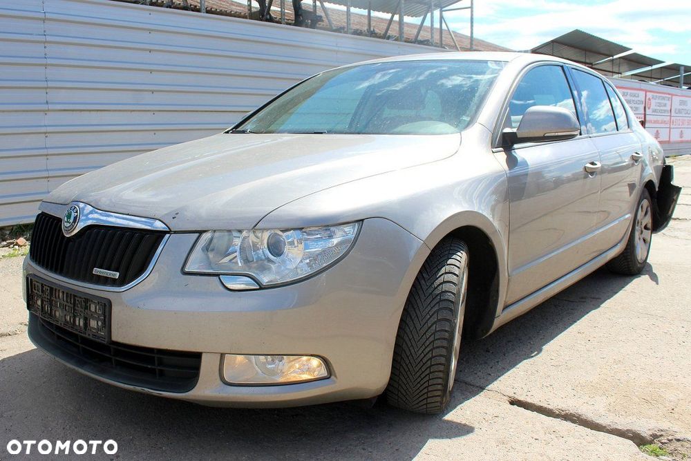 Skoda Superb 3T 2011 1.6TDI CAYC Liftback (MASKA, ZDERZAK, LAMPA, BŁOTNIK, DRZWI, SZYBA, FOTEL) - 4