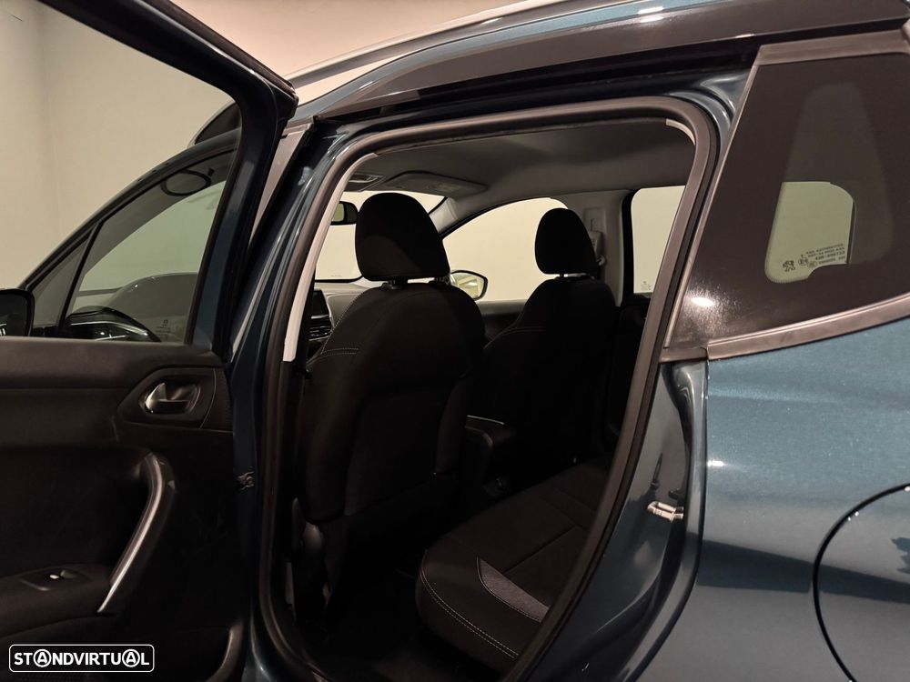 Peugeot 2008 1.6 BlueHDi Style - 32