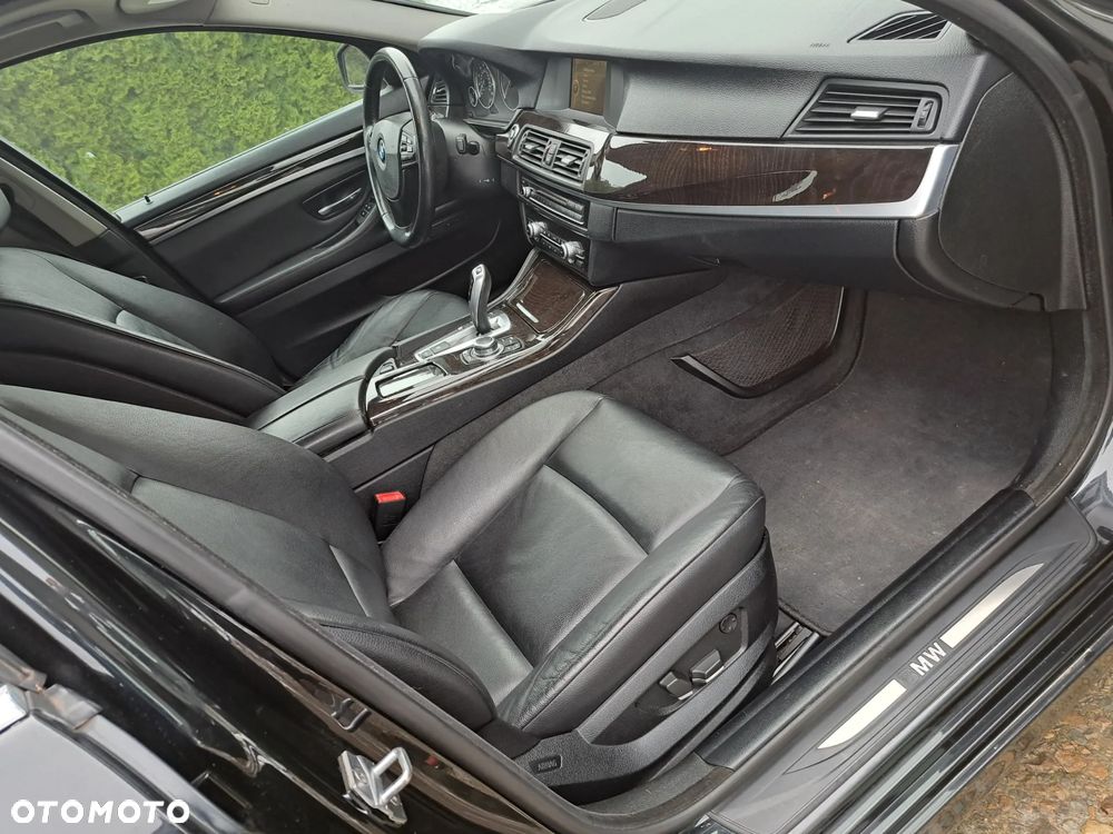 BMW Seria 5 528i xDrive - 12