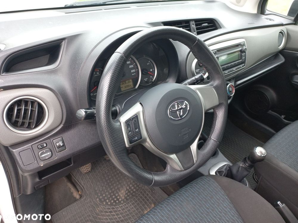 Toyota Yaris 1.0 Active EU6 - 15