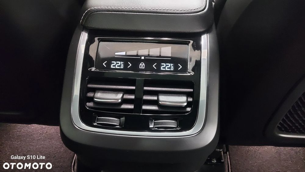 Volvo XC 60 B4 D AWD Ultimate Dark - 16