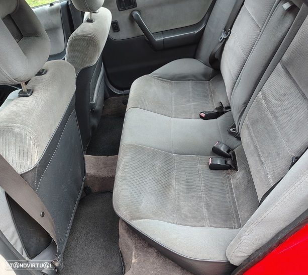 Mazda 323 F 1.6 GLX - 10