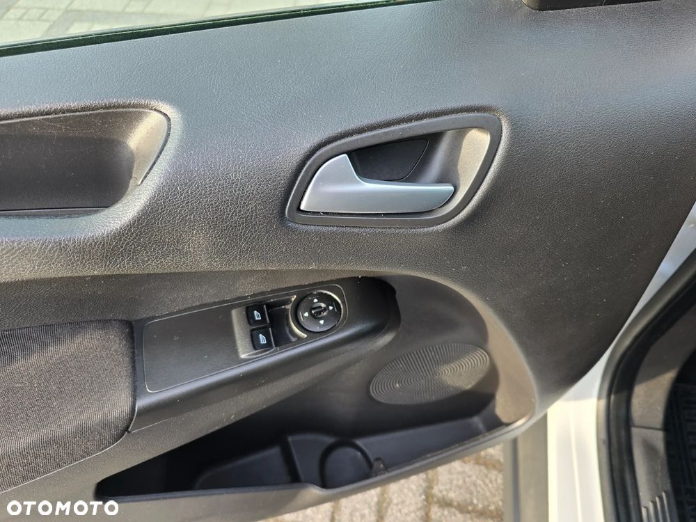 Ford Transit Courier - 12