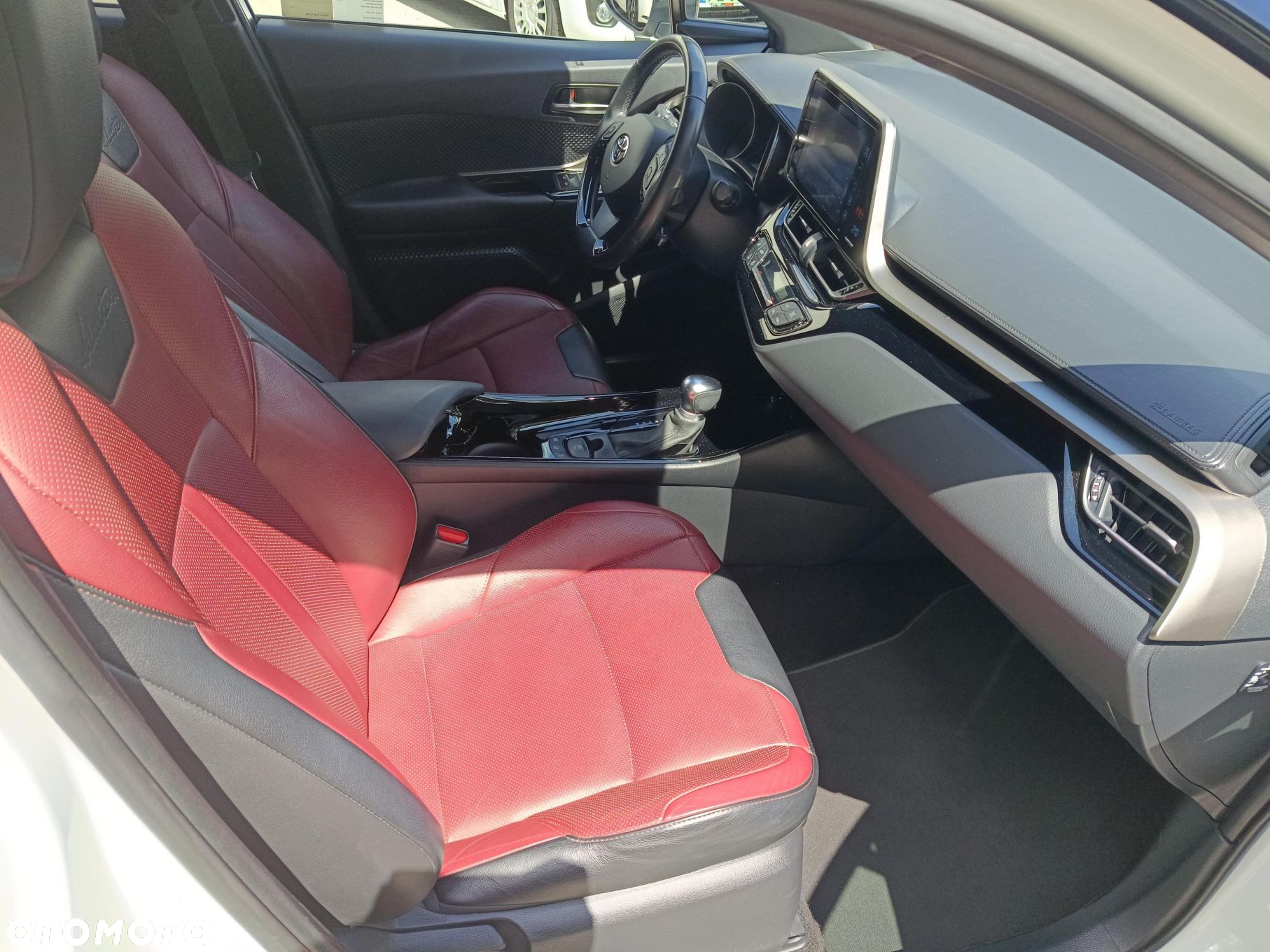 Toyota C-HR - 16