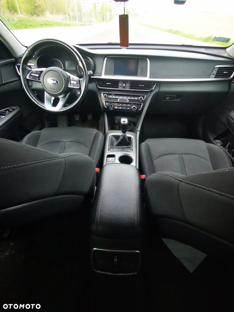 Kia Optima 2.0 M - 13