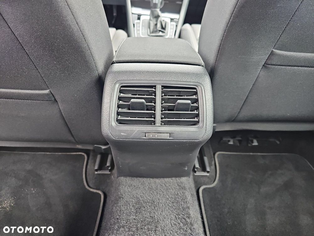 Volkswagen Golf - 33