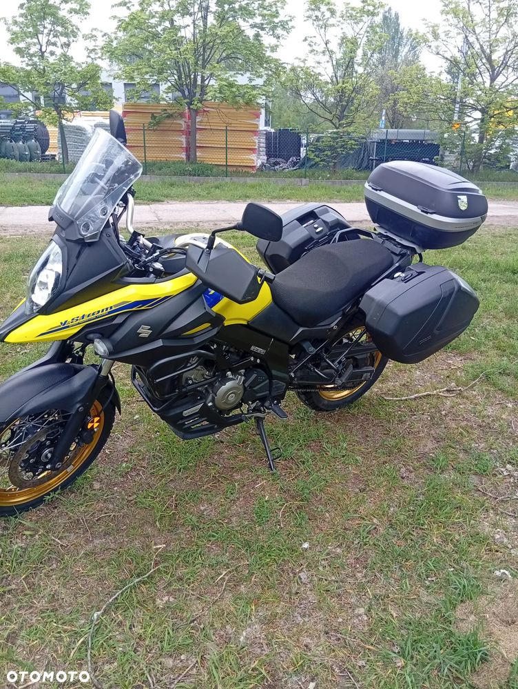 Suzuki V-STROM - 10